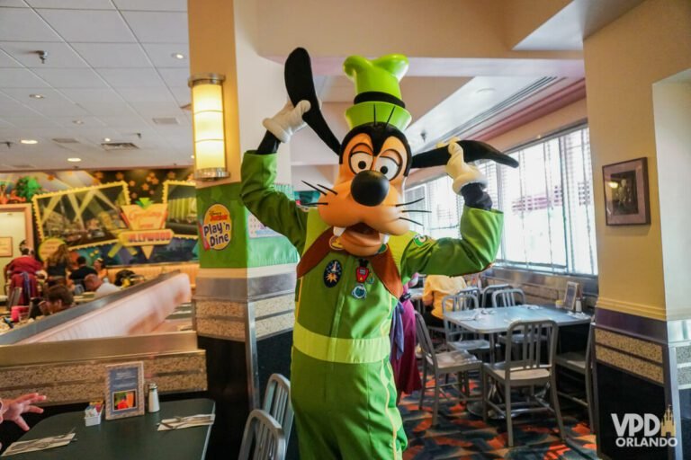Almoçando com personagens da Disney