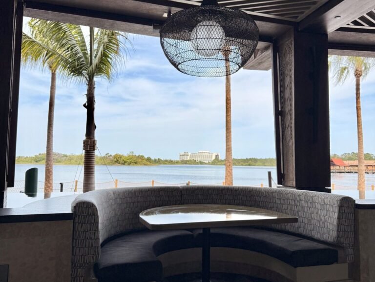 Restaurante com vista para os fogos na Disney: Wailulu Bar & Grill