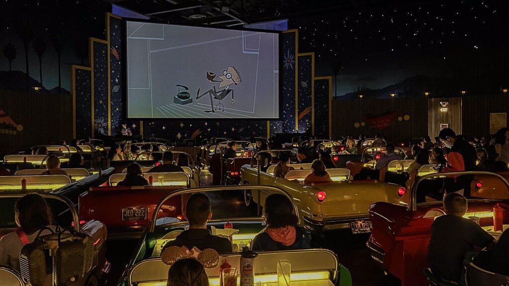 Jantar Sci-Fi: refeição em um drive-in na Disney