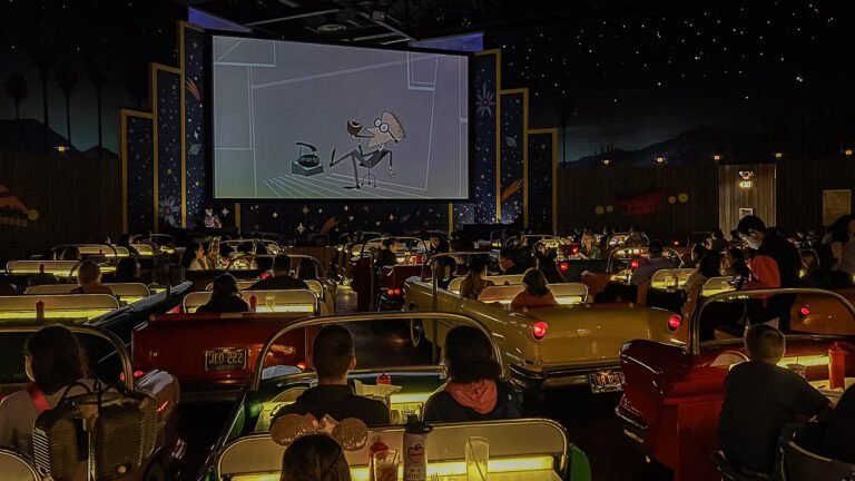 Jantar Sci-Fi: refeição em um drive-in na Disney