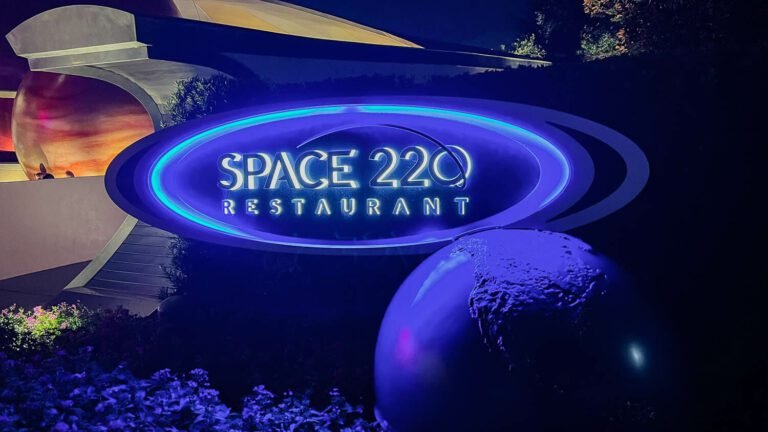 Espaço 220: restaurante intergaláctico no Epcot