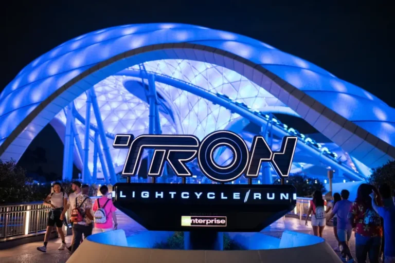 atrações do magic kingdom - tron