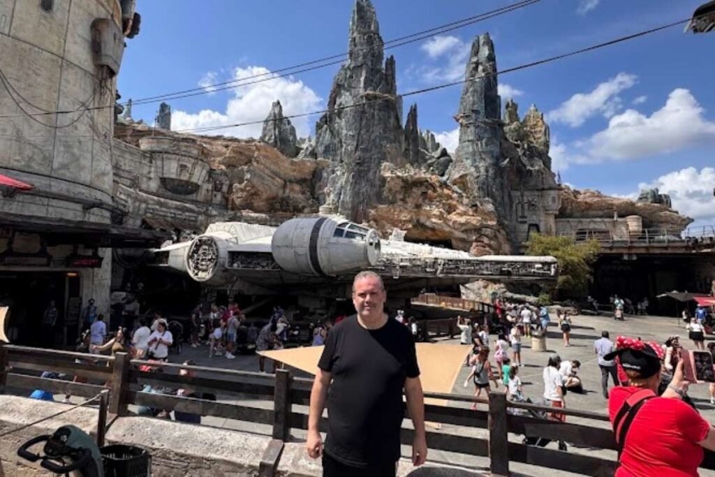 eu no Star Wars Galaxy's Edge no Hollywood Studios